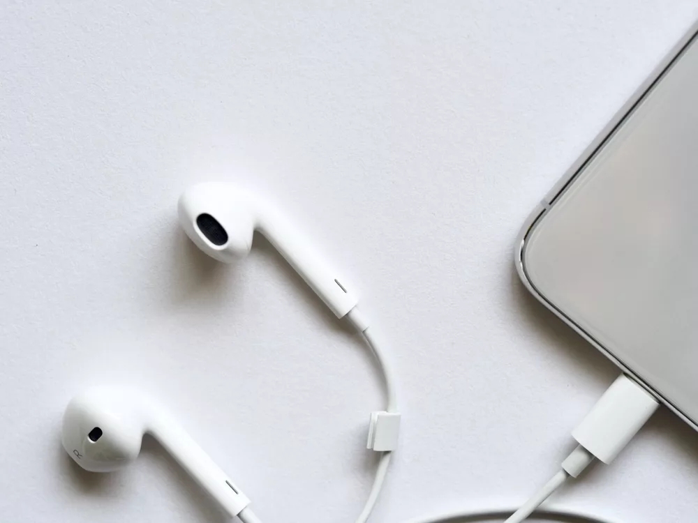 Lightning Earbuds: Decoding Apple's Digital Audio Revolution